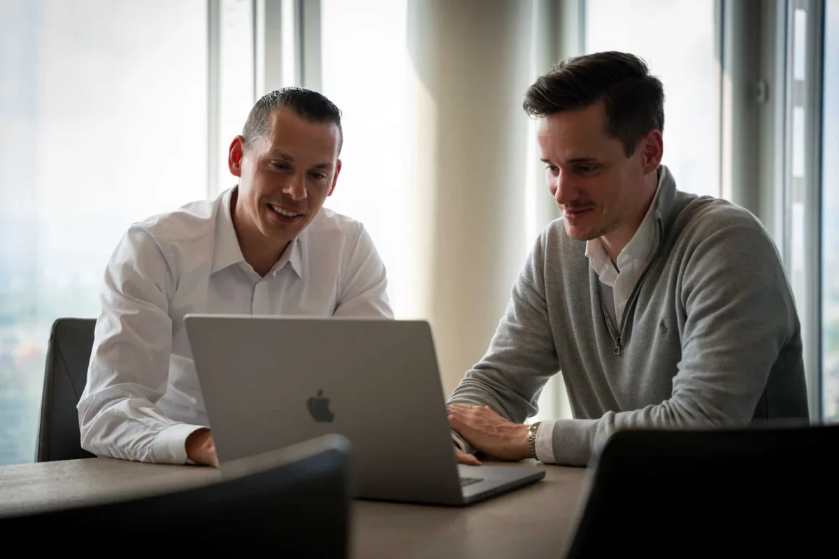 André Stagge und Roman Firnkranz bei der Zusammenarbeit